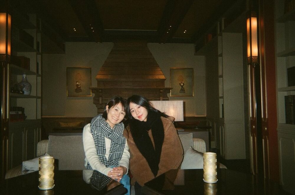 Evelyn Ha with his mother